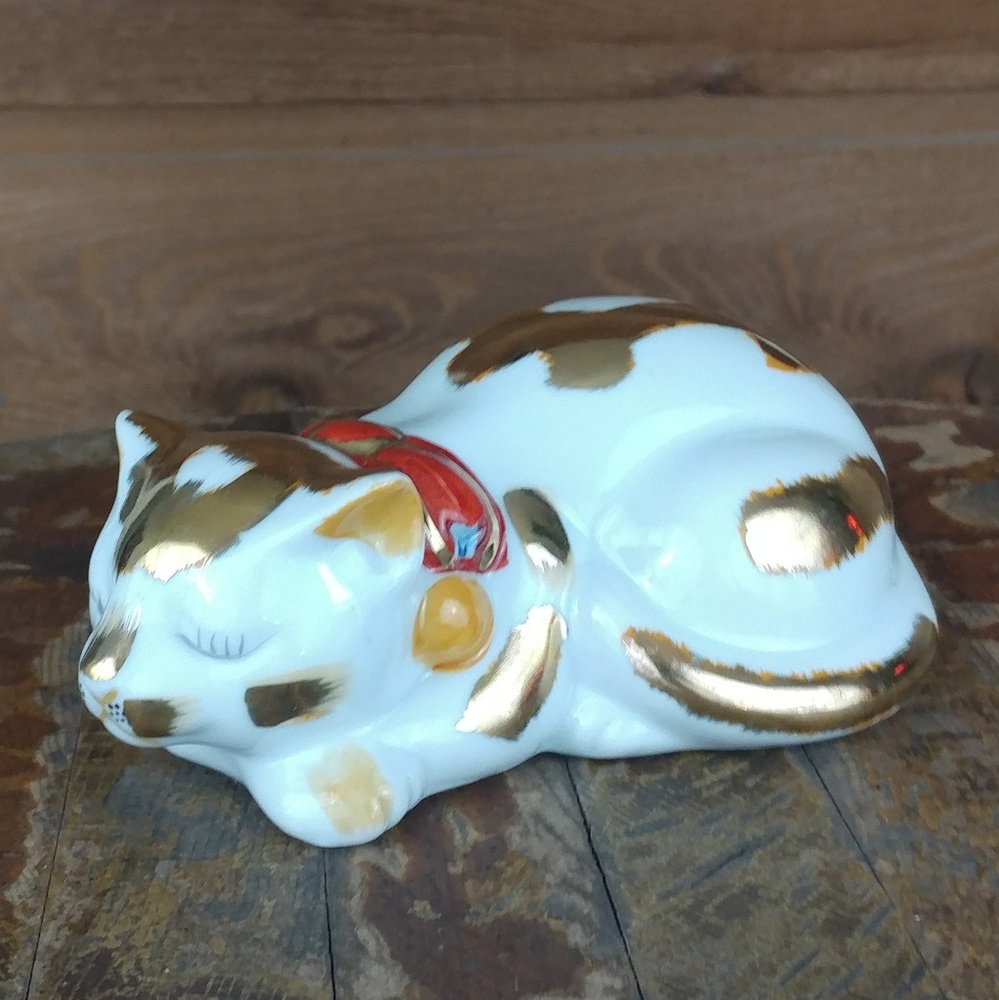 Antique Handpainted Japan Sleeping Cat Figuirine